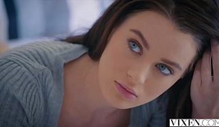 Красотка трахается с парнем после бассейна