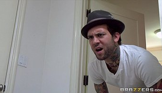 Татуированный любовник трахнул замужнюю милфу