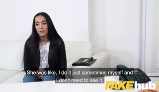 Молодую девушку на кастинге опробовала опытная лесбиянка