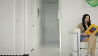 Парочка трахнулись рядом со спящей сестрой