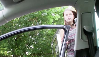 Иностранец трахнул русскую девушку и кончил ей на сиськи