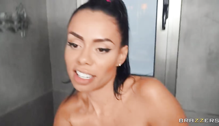 Брат трахает сестру и показывает кремпай анальный