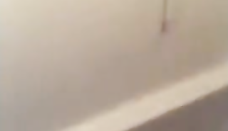 Рыжая азиатка прыгает на члене в домашнем видео