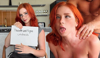 Жопастая шалава ебётся раком