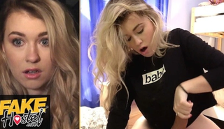 Молодая красотка с узкой розовой киской трахается как настоящая шлюха