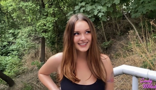 Русская красавица шлюхует за деньги  показала сиськи