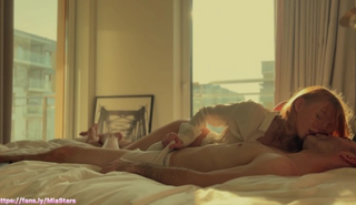 Блондинка ебётся верхом до мощного оргазма