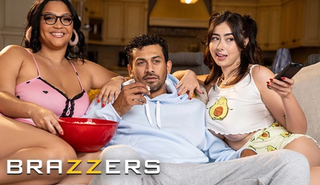 Эшлин Пик и Chloe Surreal сражаются за возможность прокатиться на гигантском члене Alex