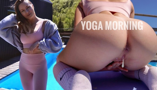 Шпион за утренней йогой у бассейна присоединяется ко мне