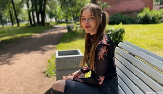 Трахнул милую студентку кормящую птичек